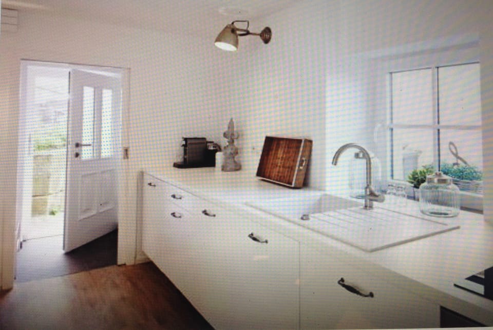 Kitchen / entrance area