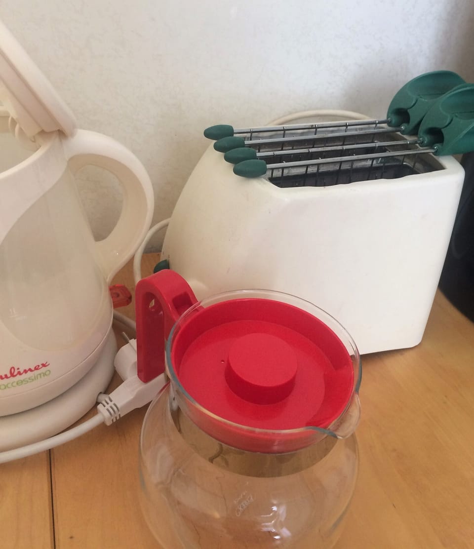 Electric kettle, teapot and toaster available