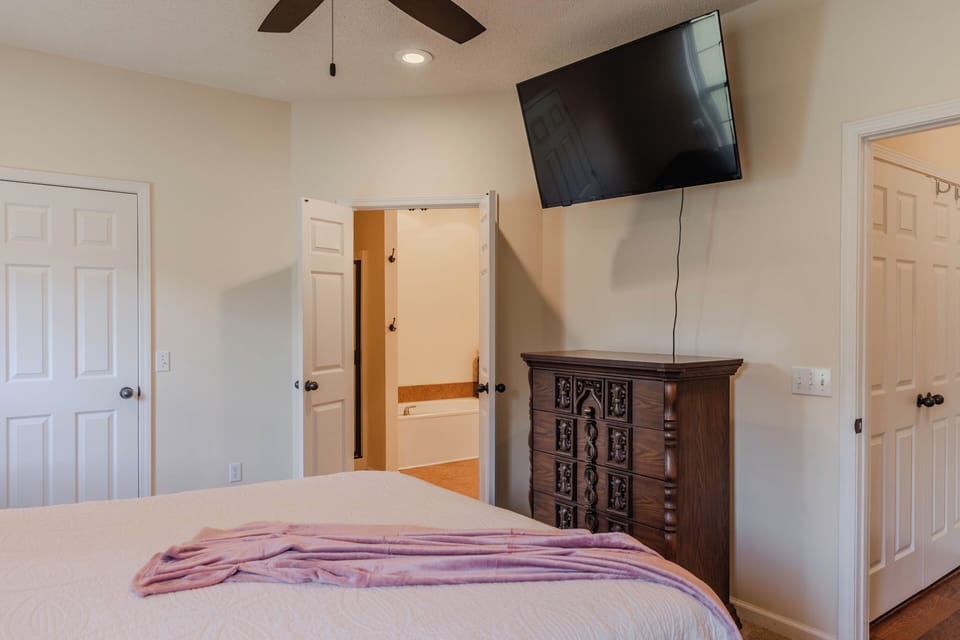 Master bedroom, 55" TV - login to your accounts for your personalized content.
