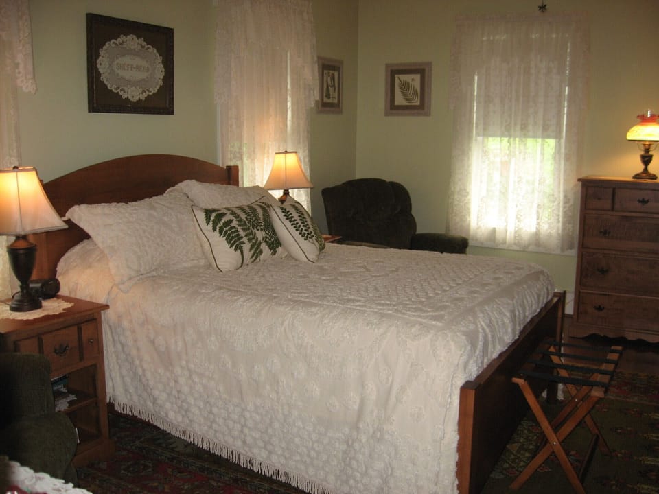 Queen size bedroom