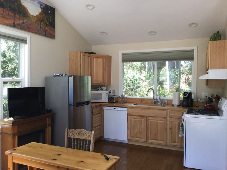 Full size stove, oven, and dishwasher 