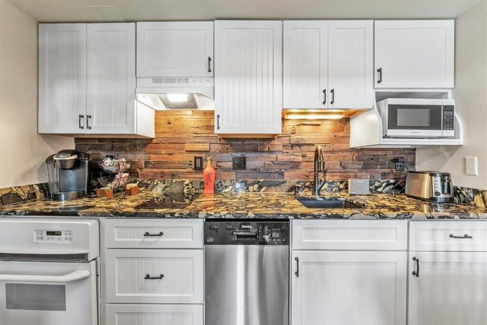 Kitchen with Keurig coffee maker, convection oven
