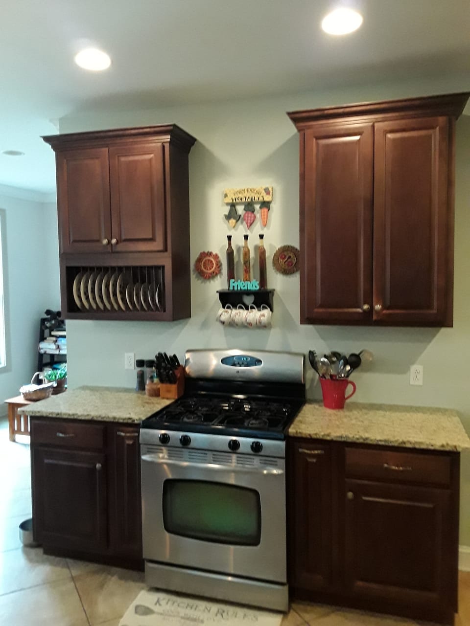 Gas stove and oven for all your home cooked meals.