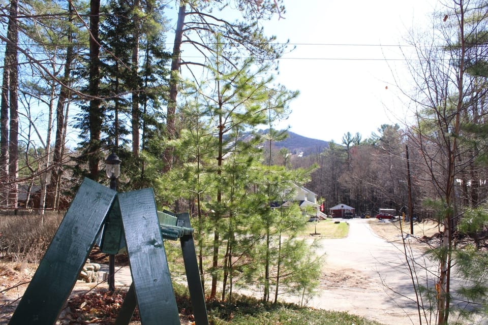 5 minute walk to Cranmore 