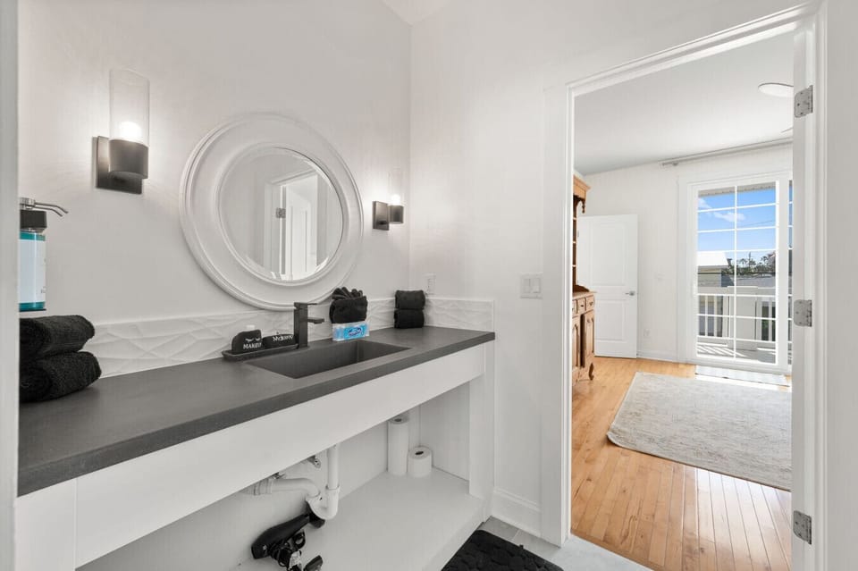 Jack & Jill Full Shower and  bathroom for bedrooms 2 and 3