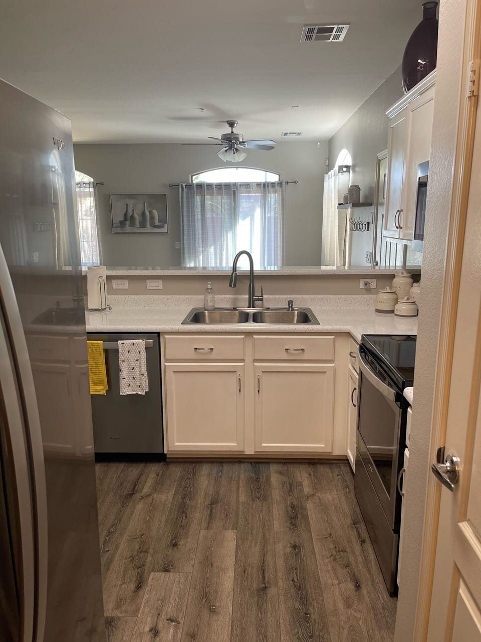 Kitchen has everything you need to cook a large meal.