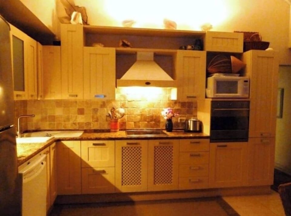 Smeg kitchen/integral dishwasher separate hob and oven plus microwave  & blender