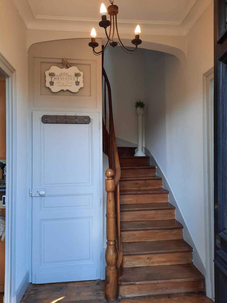 Twin bedroom (on UK 1st floor / U.S. 2nd floor)