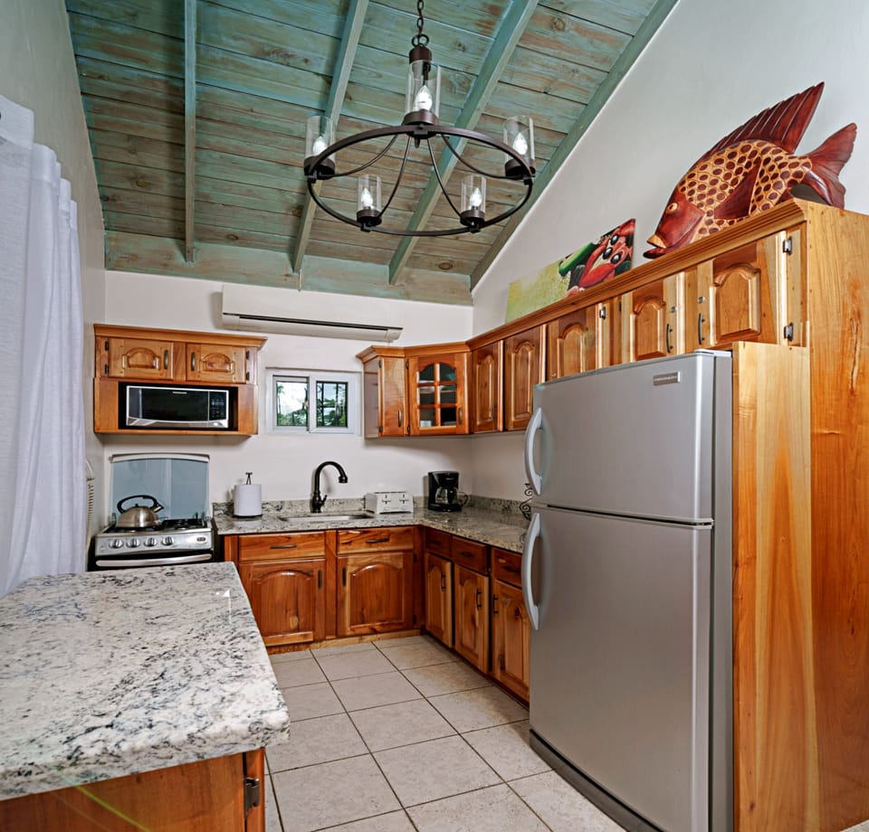 Upper Reef House - Kitchen