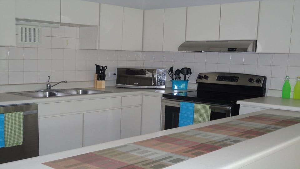 ::  Fully equipped kitchen  ::