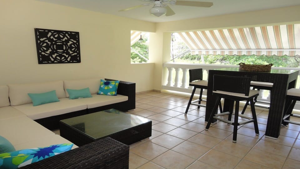 ::  Covered terrace  ::