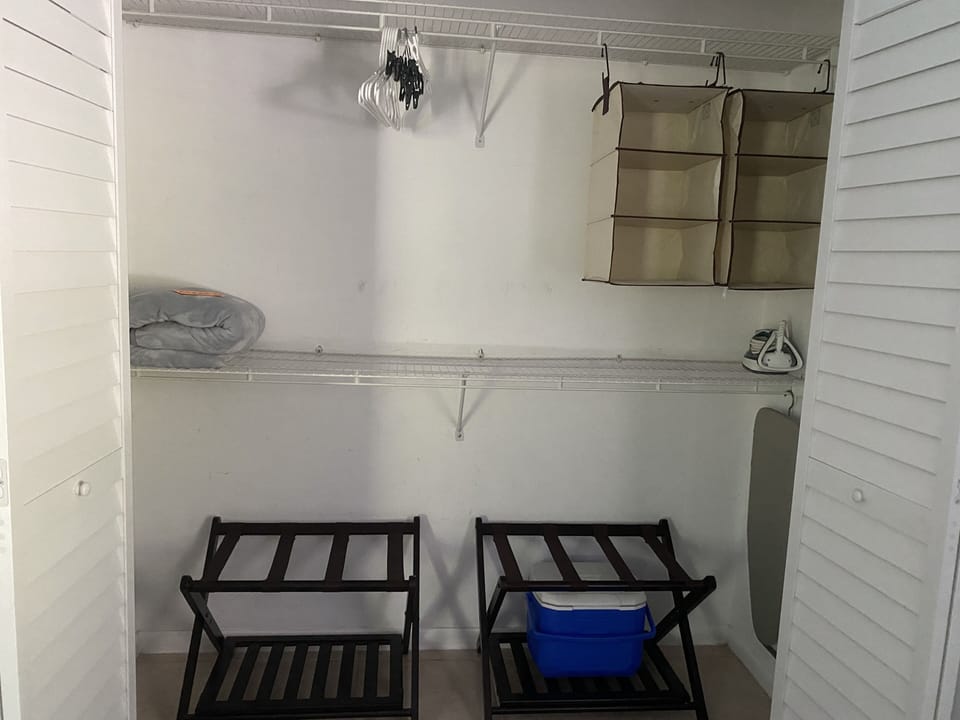 Plenty of room for you to store your stuff 