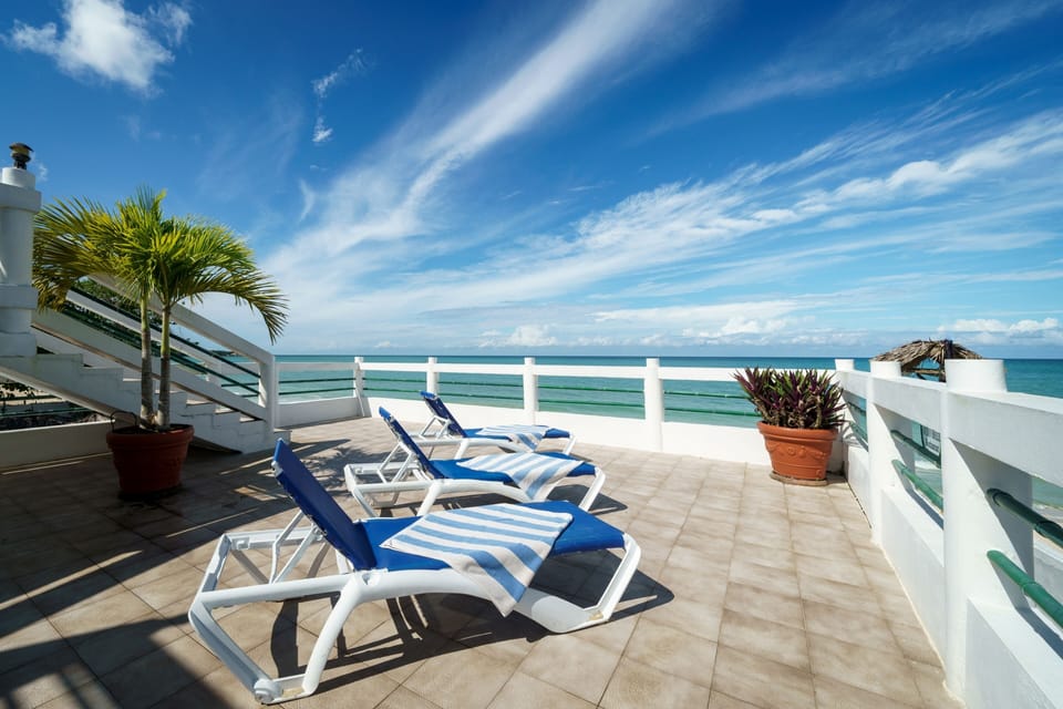 Ocean House - Patio with ocean view 