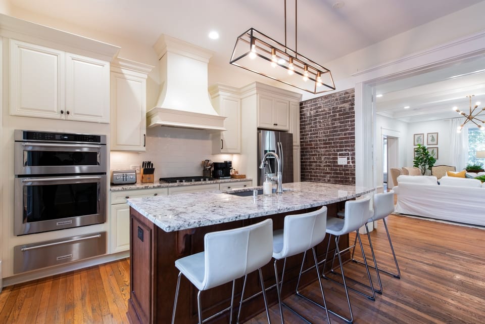 1st Floor Gourmet Kitchen ~ Top Of The line Appliances ~ Seating For 16 ~ All Dishes, Utensils, Pots/Pans And Glassware Provided 