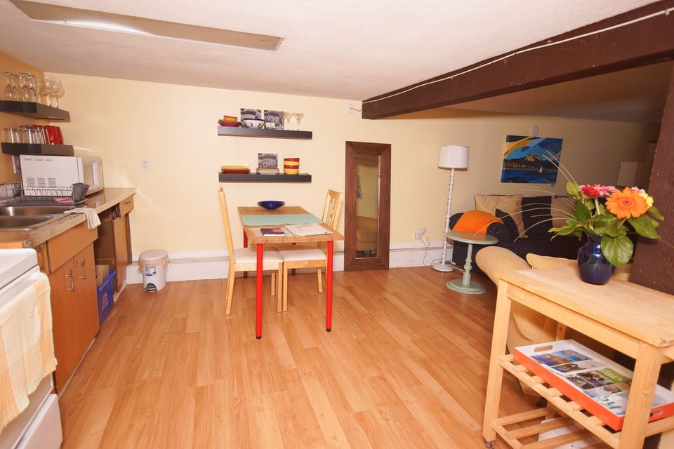 The kitchen and dining room are both stocked very well. 
