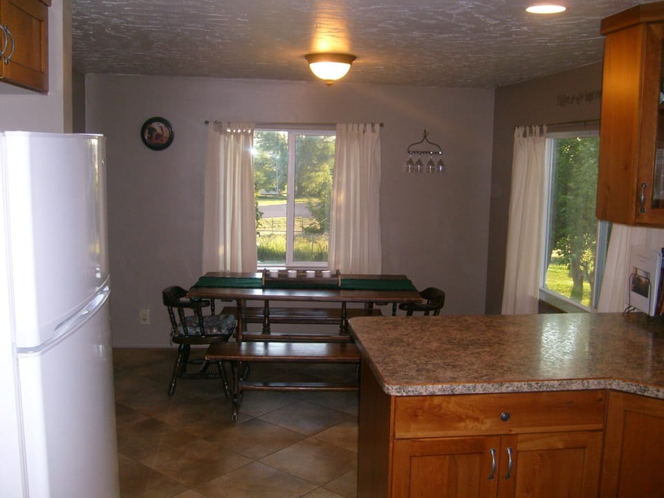 Kitchen dining area