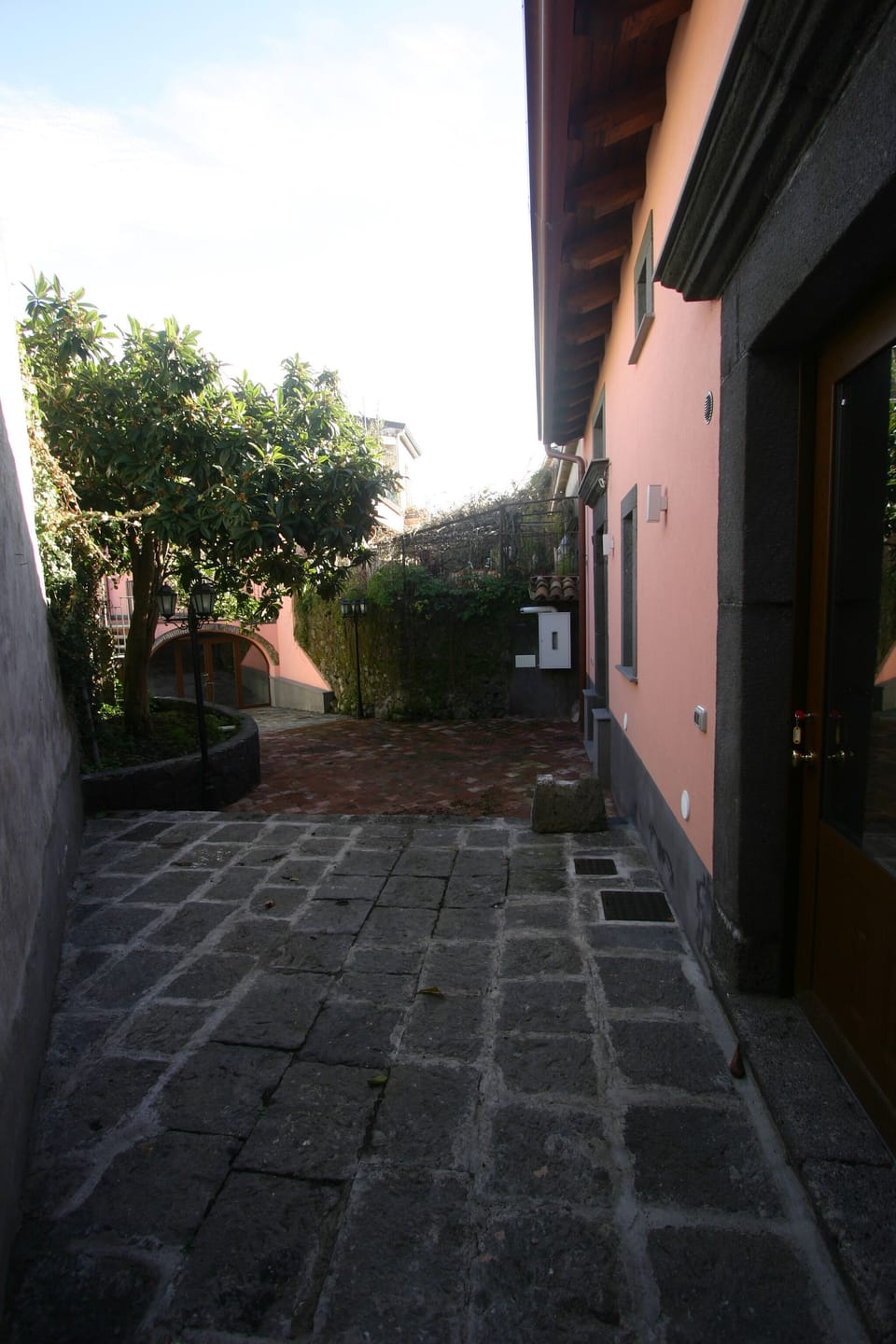 inner courtyard, cottage entrance