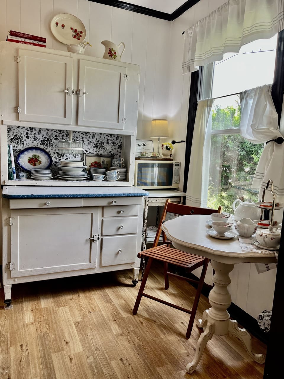 Full Kitchen with side door access directly to park 