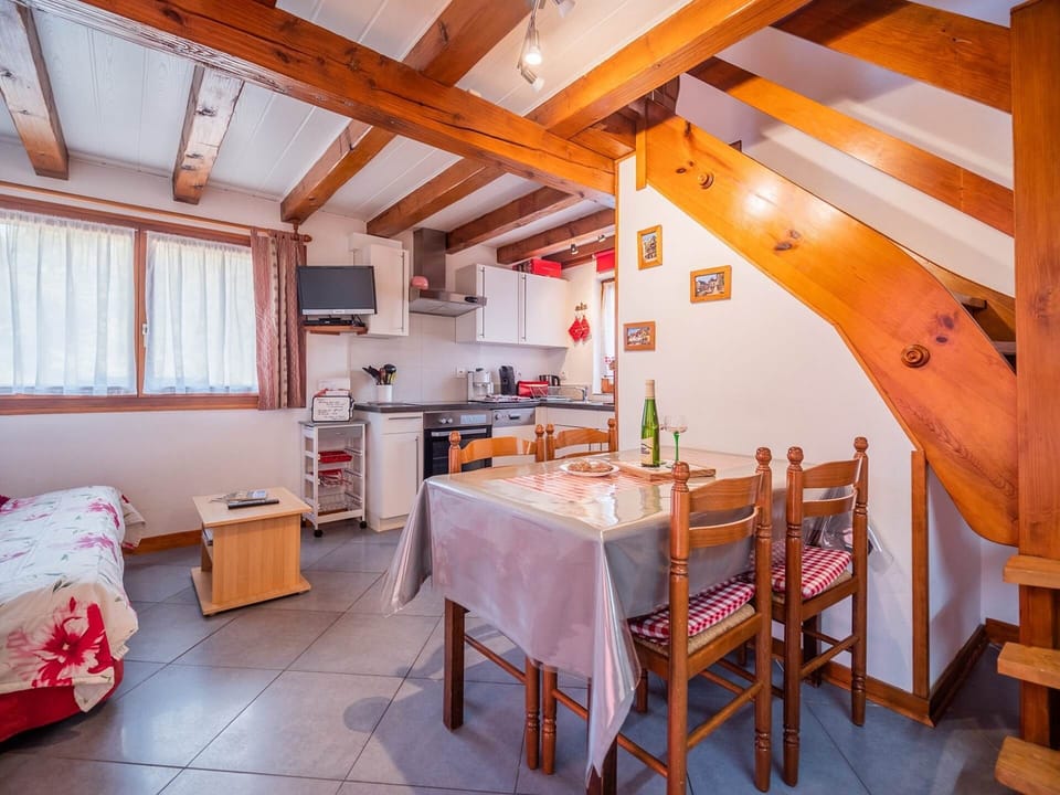 La pièce principale (coin salon, coin repas, cuisine)