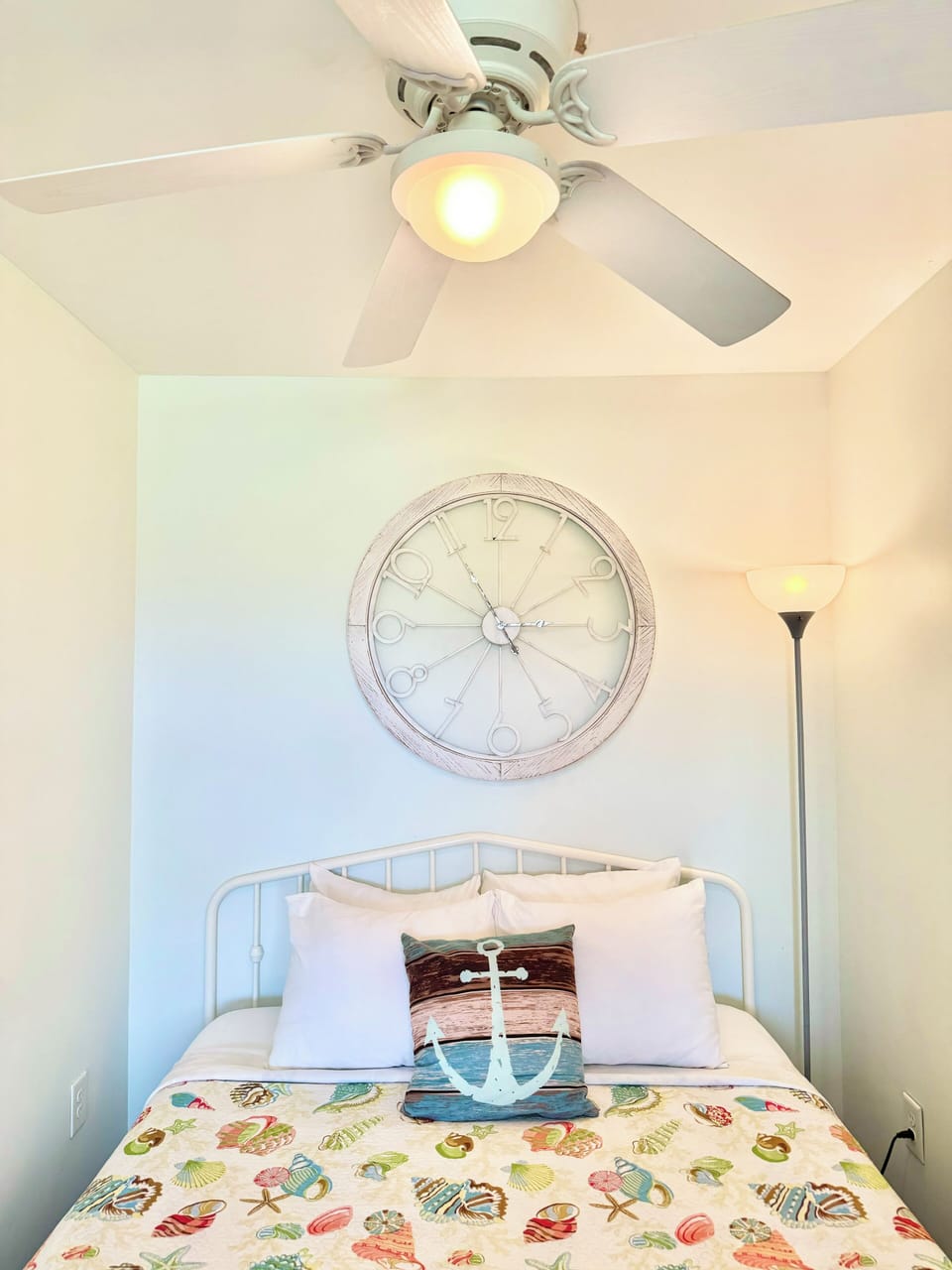 Queen size bed.