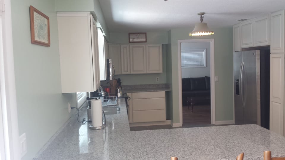 Kitchen Bar 