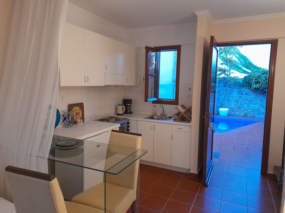 The kitchen and the outdoor