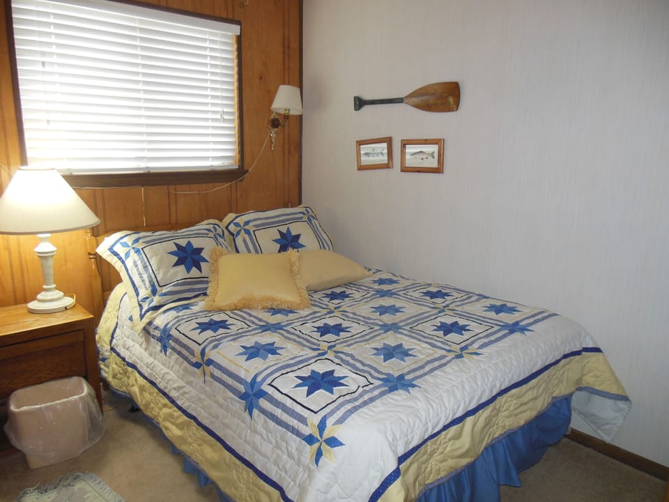 Standard size bedroom
2nd bathroom nearby