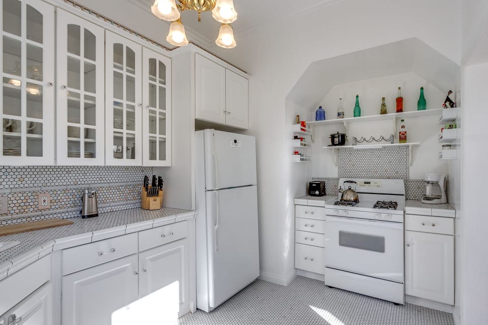 Knife set, toaster, tea pot, rice cooker, coffee maker, spices, coffee, tea.