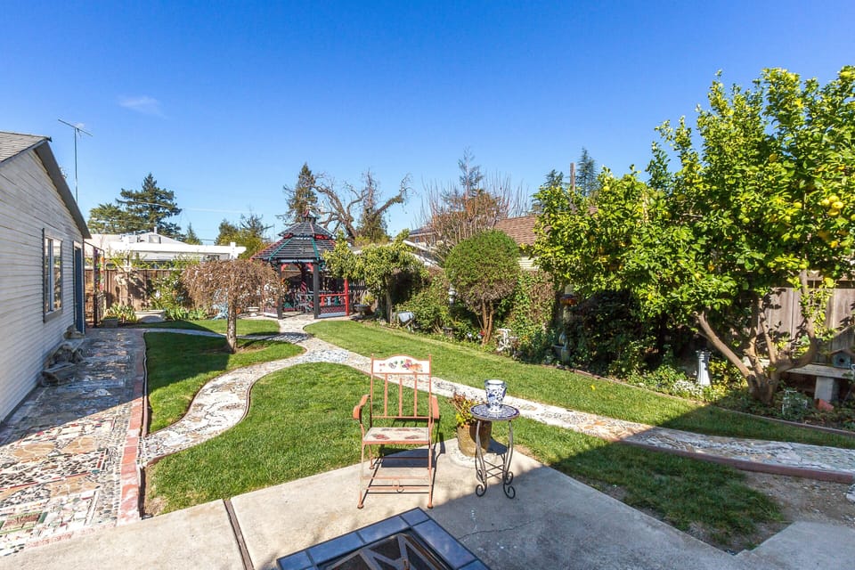 185 feet mosaic pathway.Sculptures, fire pit fountains.