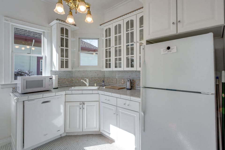 Fully stocked kitchen, microwave, can opener, cutting board, dish washer fridge.