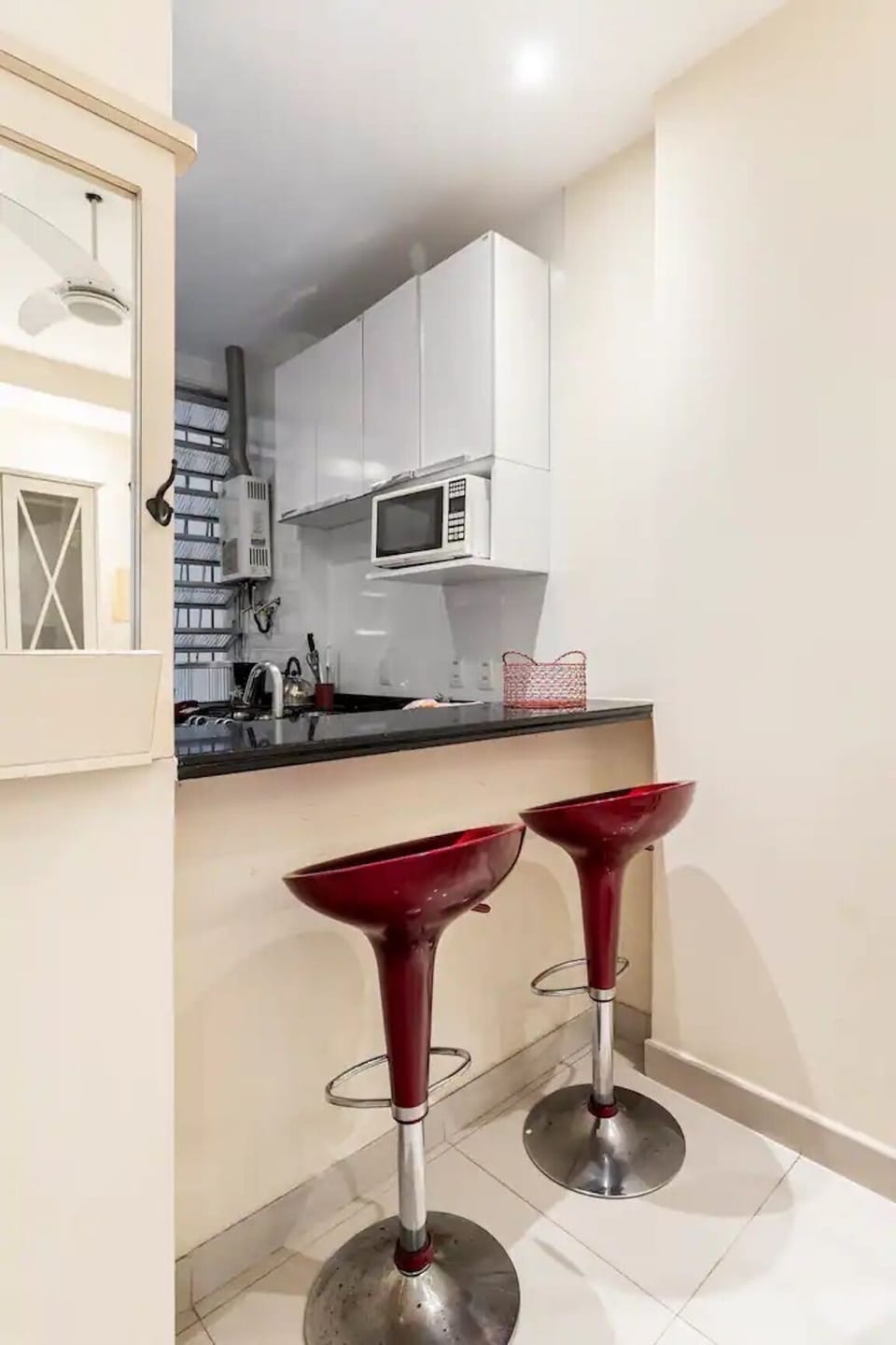 snack bar to kitchen