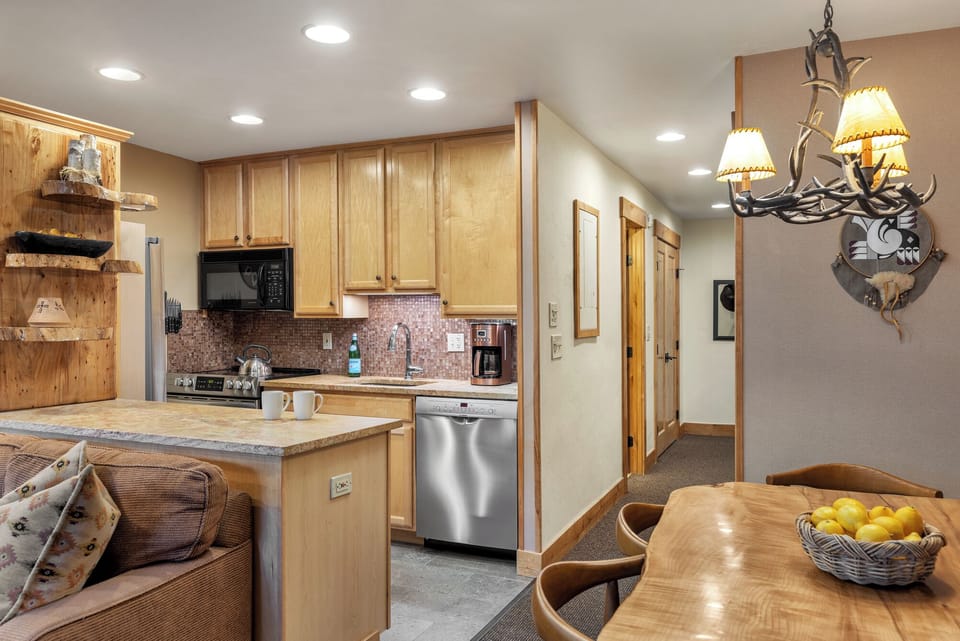 Kitchen & Dining Area