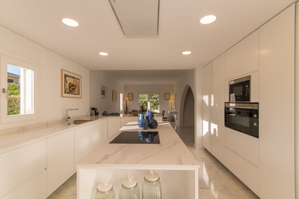 Fully equipped modern kitchen