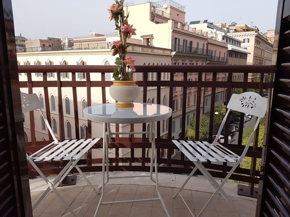 Beautiful balcony over the roofs in the center of Rome!