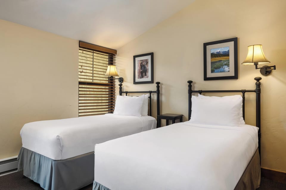 Bedroom with Two Twins