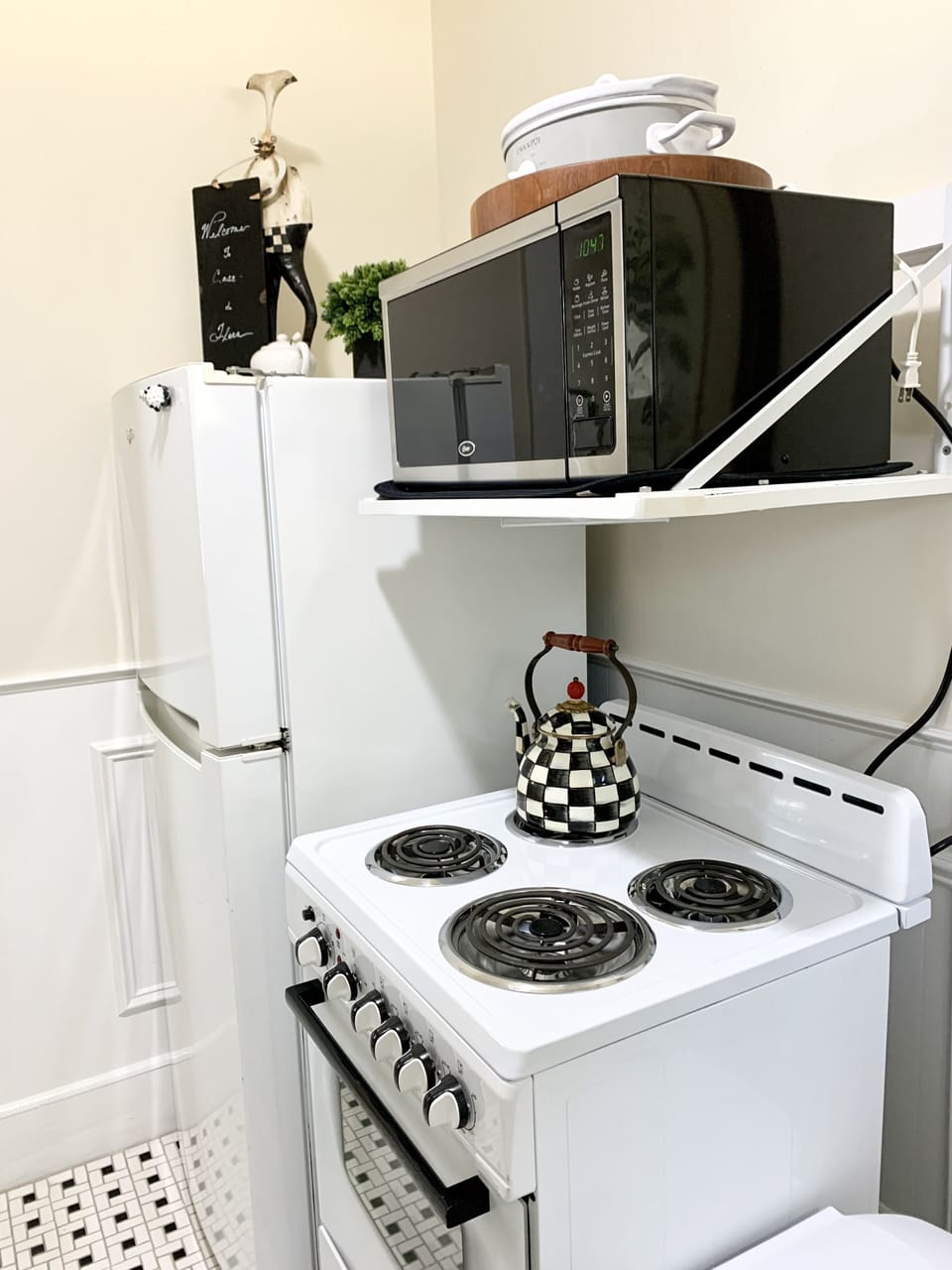 Kitchen ready for reheating or cooking a meal 