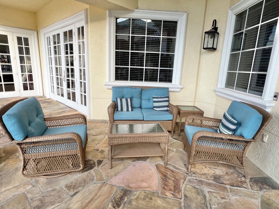Clubhouse Patio !