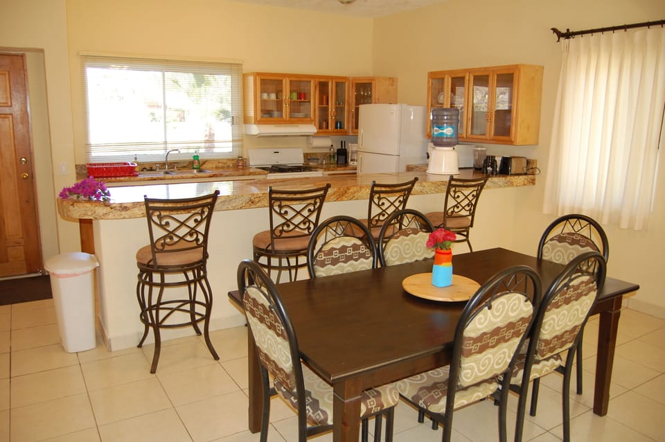 Dining for up to 10 people!
