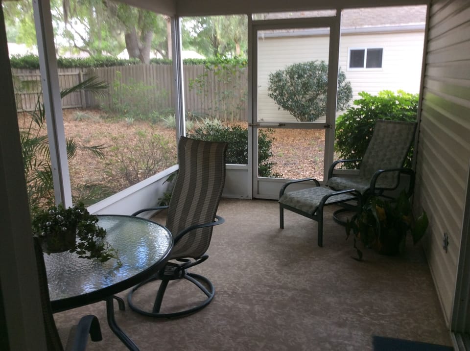 The relaxing lanai!
