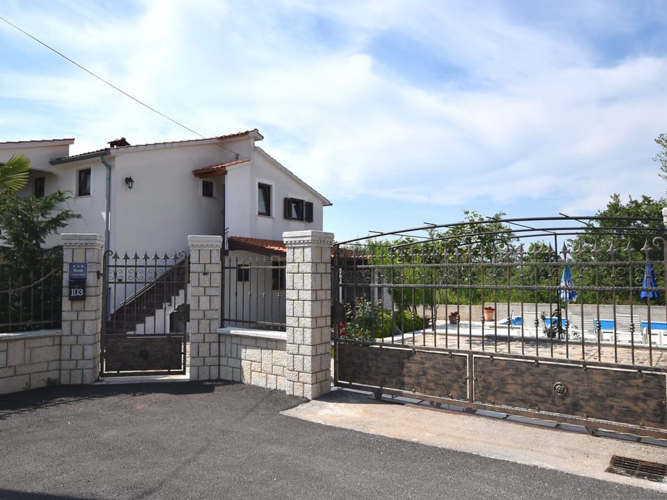 Entrance / Reception