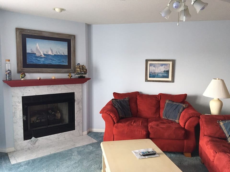 Family room that overlooks the main channel.  Flat screen tv and free wifi.