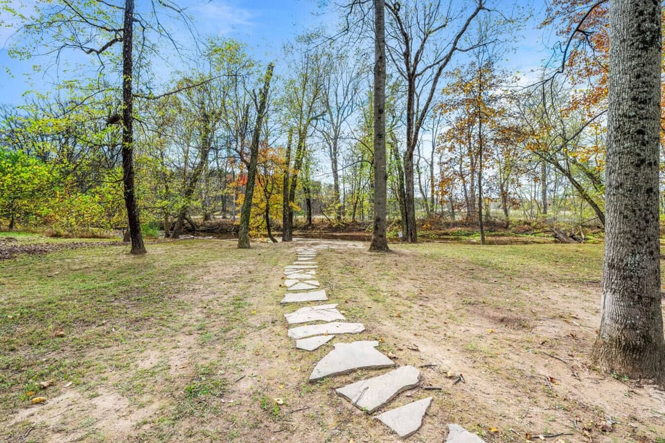 Easy path to follow to the creek