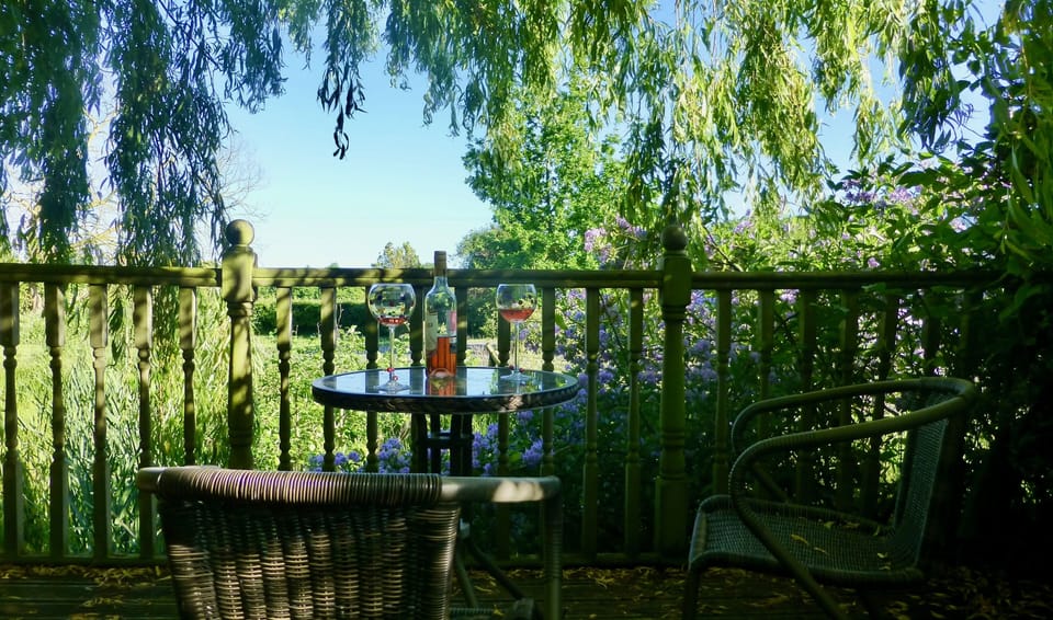 Outside seating area for guests to relax & enjoy views. BBQ available on request