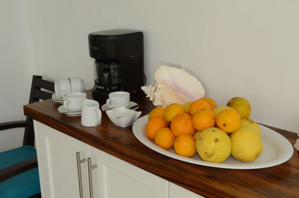Coffee & fresh 
fruit...