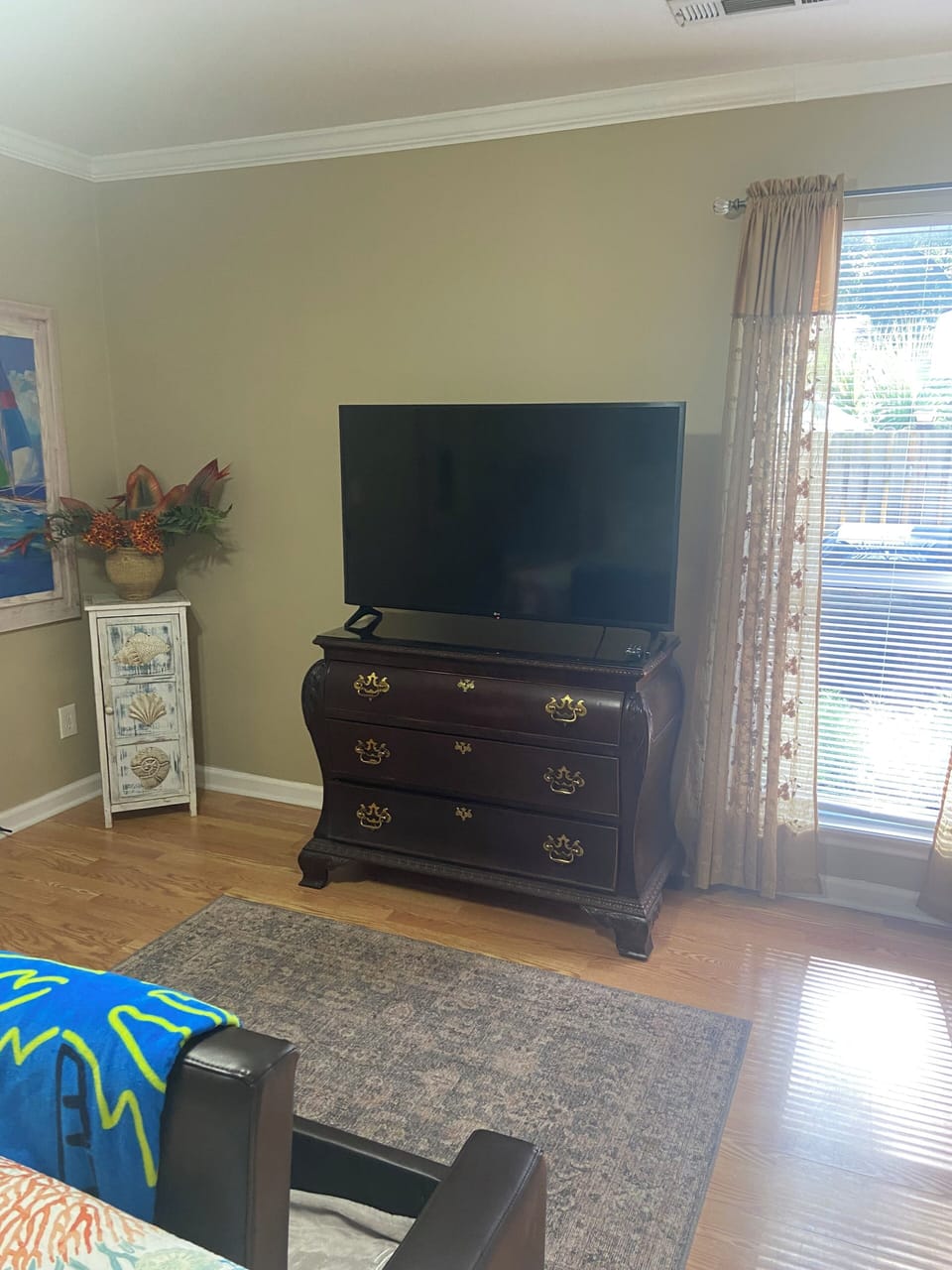 Back Bedroom Smart T V with Youtubetv