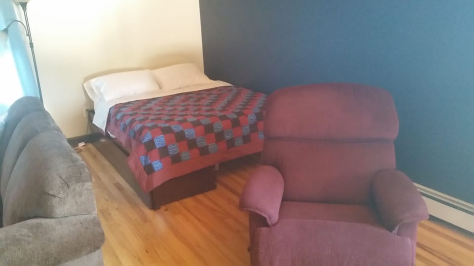 Queen bed.