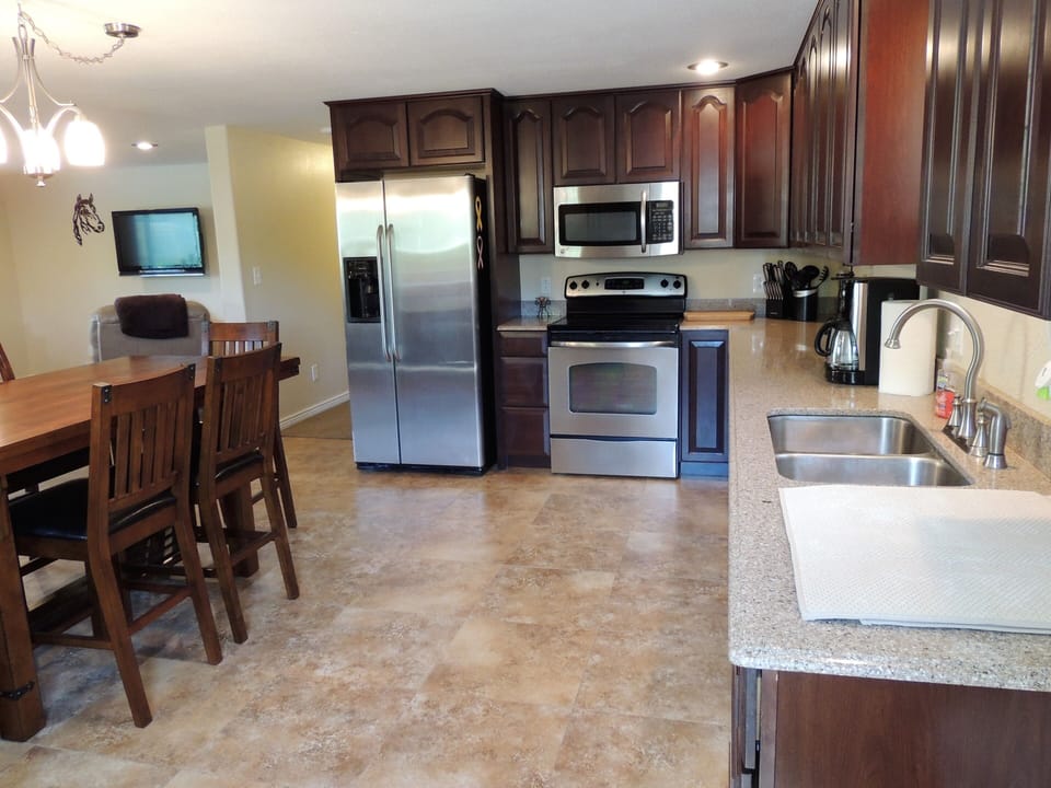 Kitchen complete with full size stainless steel appliances