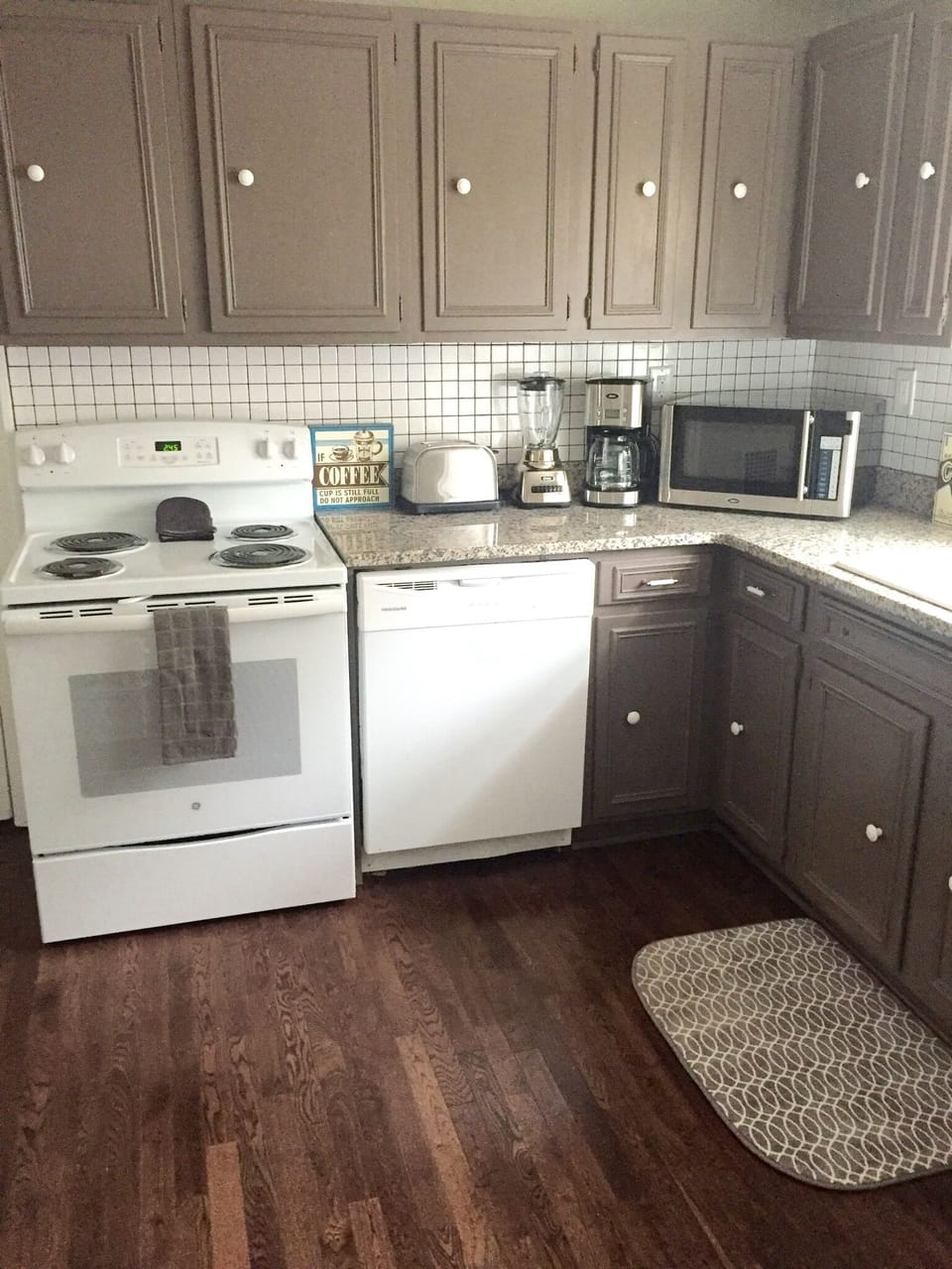 Fully stocked kitchen with everything you'll need to cook up a storm.
