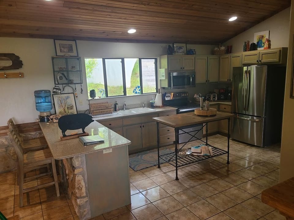 Well appointed kitchen- new appliances including air fryer setting on the oven.