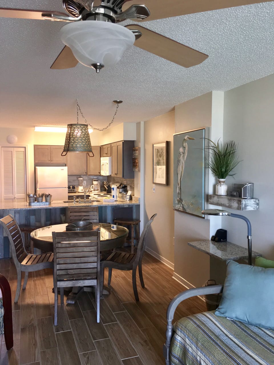 Full sized kitchen, seating for 8, pantry, washer/dryer, new cabinets/counters. 